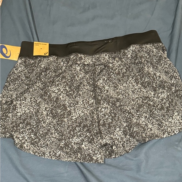 NEW ASICS Running Lined Short size XL - Picture 2 of 7